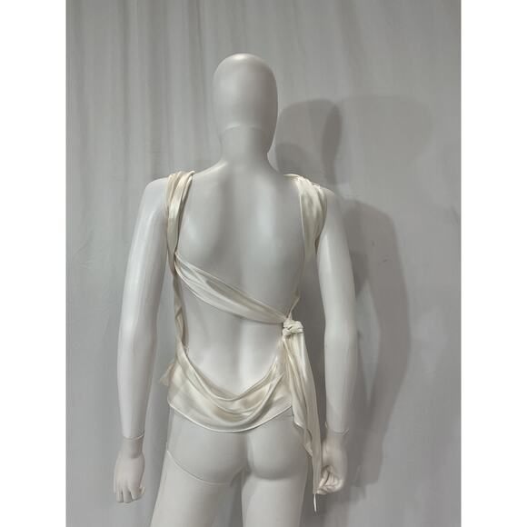 The Bar White Backless Blouse - Picture 3 of 5